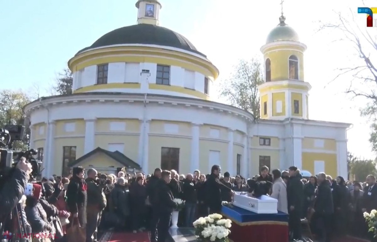 VIDEO // Lacrimi și durere la înmormântarea Andreei Cuciuc. Sute de persoane au venit să-și ia rămas-bun de la fiica lui Igor Cuciuc  