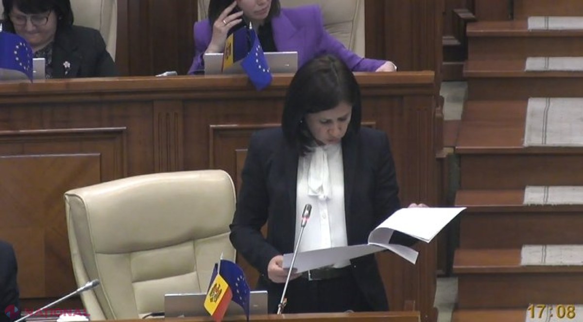 Decizia privind organizarea referendumului de integrare europeană pe 20 octombrie curent, aprobată cu scandal în Parlament. Carp, răspuns pentru opoziția prorusă: Nu ați protestat împotriva plebiscitului separatist din UTA Găgăuzia