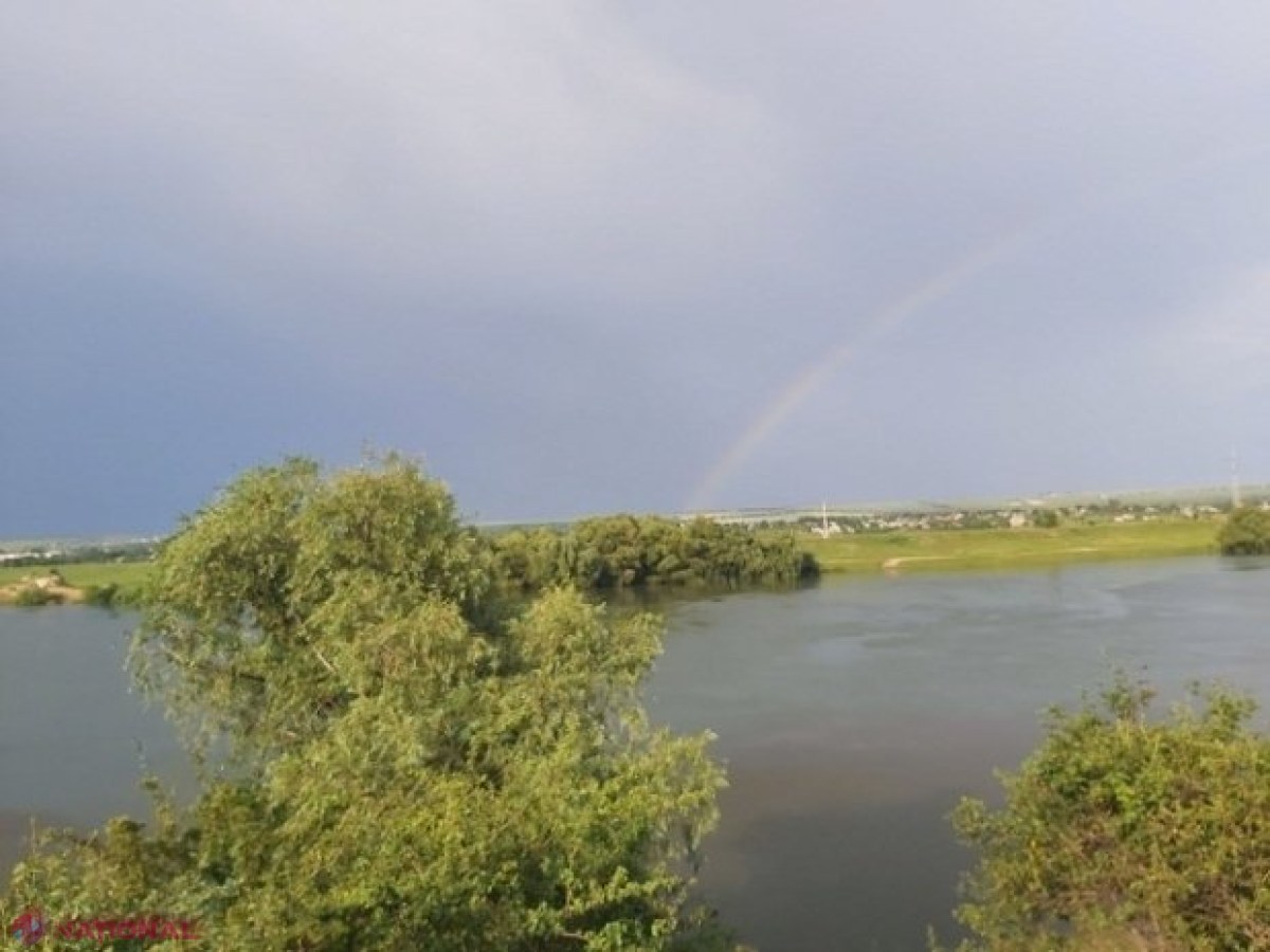 METEO // DOUĂ avertismente lansate de meteorologi - ploi puternice până în seară și pericol de incendii până pe 6 august