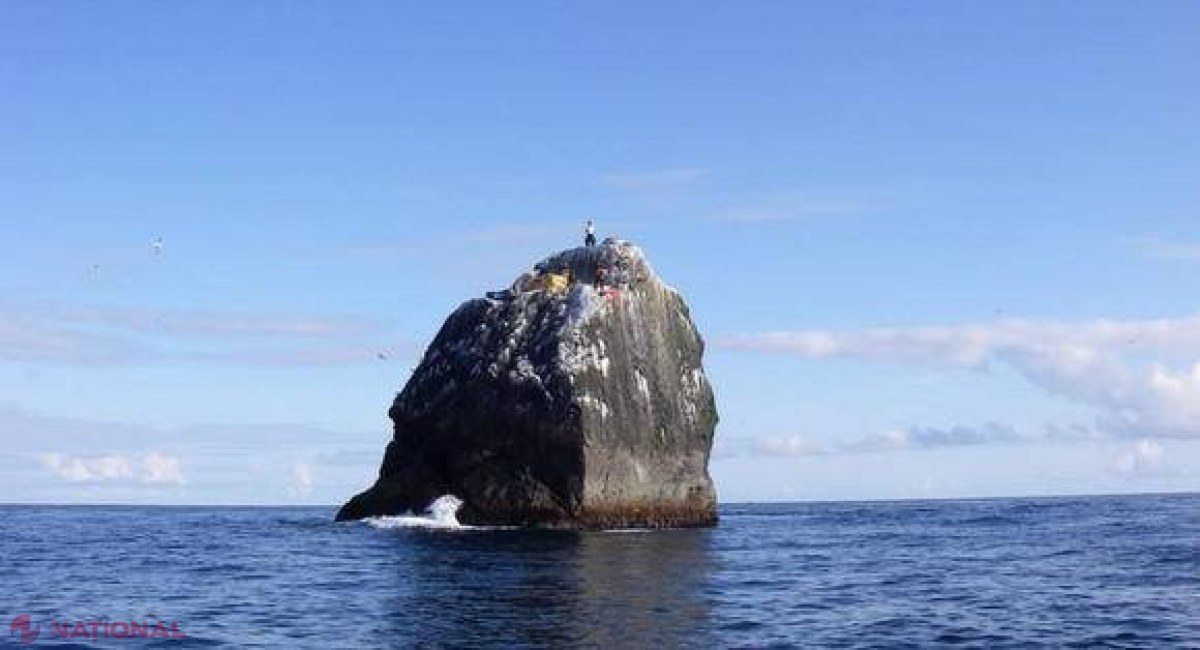 FOTO // Cu locuința în mijlocul oceanului