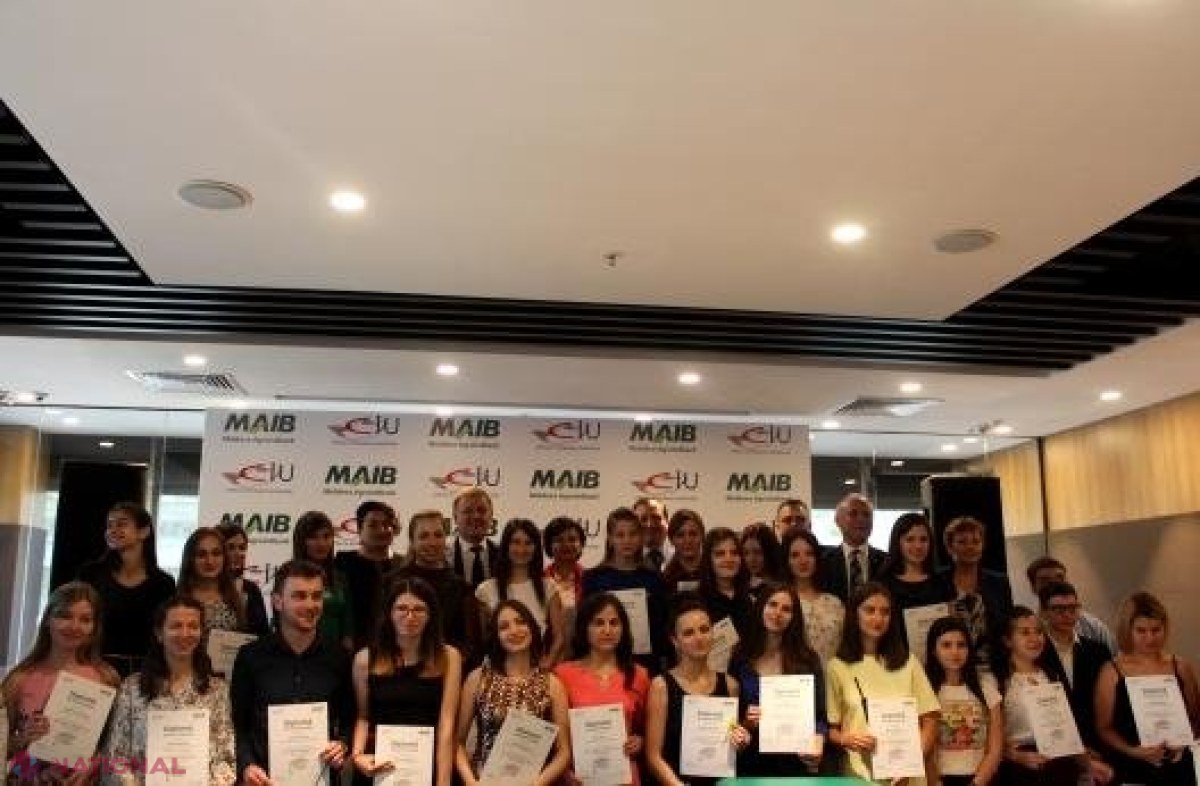 Zeci de studenți din familii sărace vor primi câte o bursă unică de 7 000 de lei