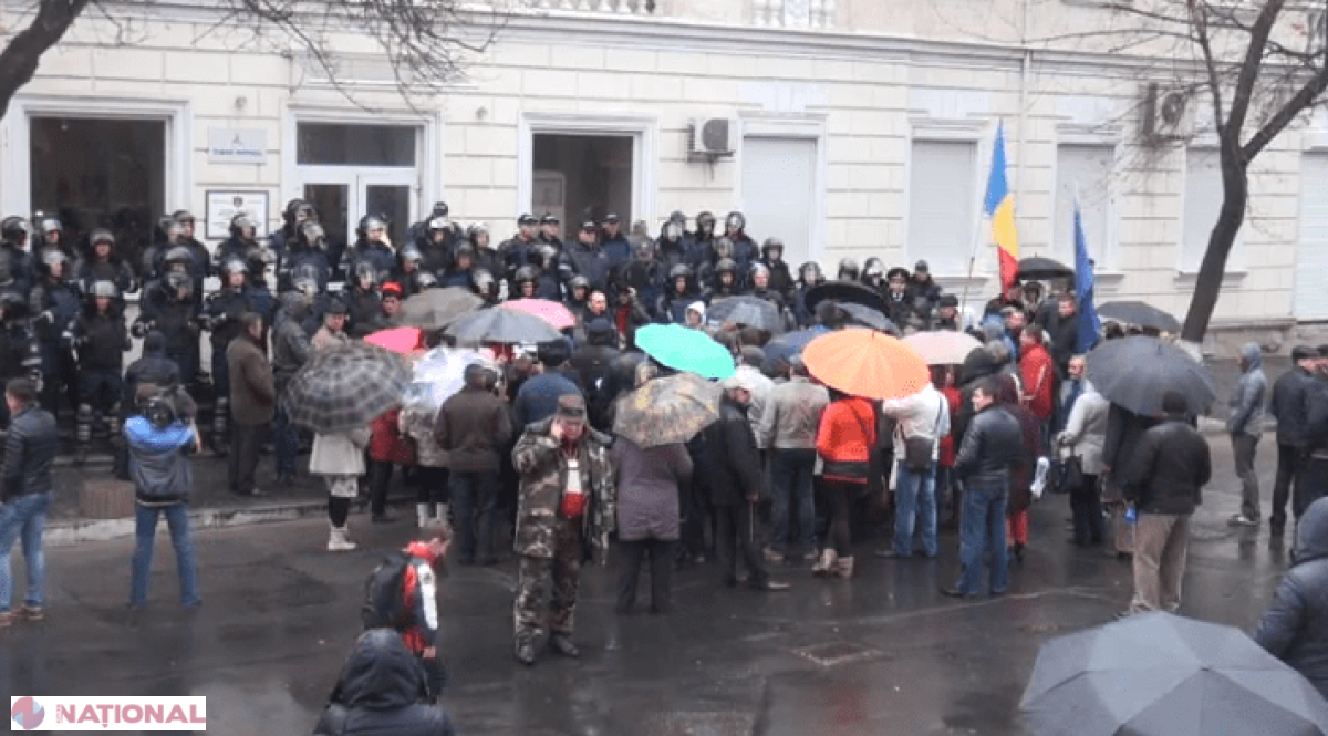 VIDEO // Protest la ANRE. Oamenii sunt REVOLTAȚI de majorarea tarifelor la energia electrică