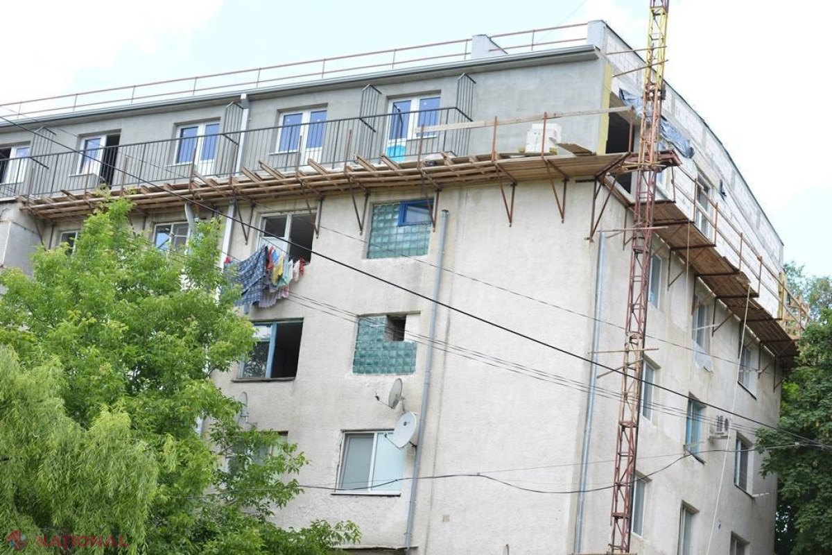 FOTO // Cum arată mansarda din strada Independenţei care a ars acum un an