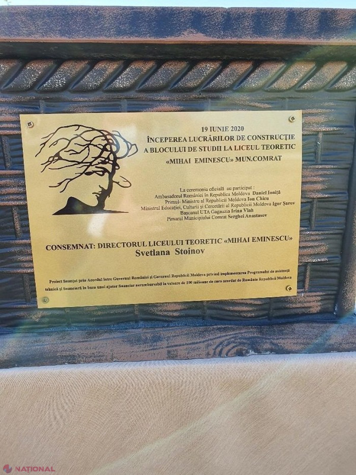 GALERIE FOTO // Cum a fost pusă PIATRA de TEMELIE a noului bloc de studii de la singurul liceu cu predare în limba română din Comrat: Construcția este finanțată de Guvernul României