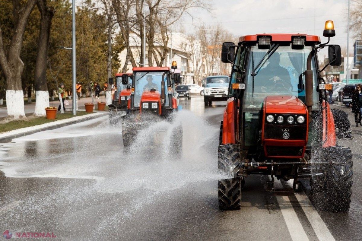 FOTO // La Orhei este în toi curățenia de primăvară. Străzile sunt spălate cu ȘAMPON special