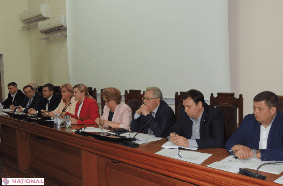 PROMISIUNE în condițiile unui buget auster: Salarii mai MARI cu 20%, iar ale tinerilor specialiști - cu 50%