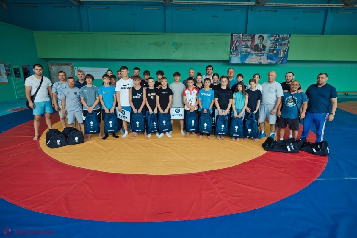 ​VIDEO, FOTO // Luptătorii din R. Moldova pleacă la Campionatul European de lupte U-15 din Ungaria cu ECHIPAMENT nou, oferit de A.S.I.C.S. ​