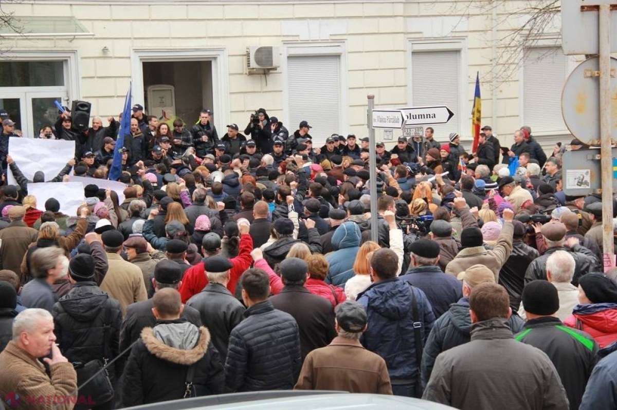 FOTO // Protest la sediul ANRE: „Jos tarifele!” 