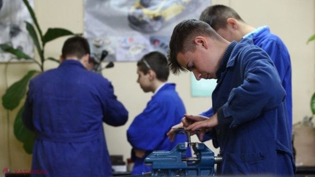 Aproape 8 300 de locuri cu finanțare de la buget de stat, anunțate în școlile profesionale și centrele de excelență din R. Moldova  
