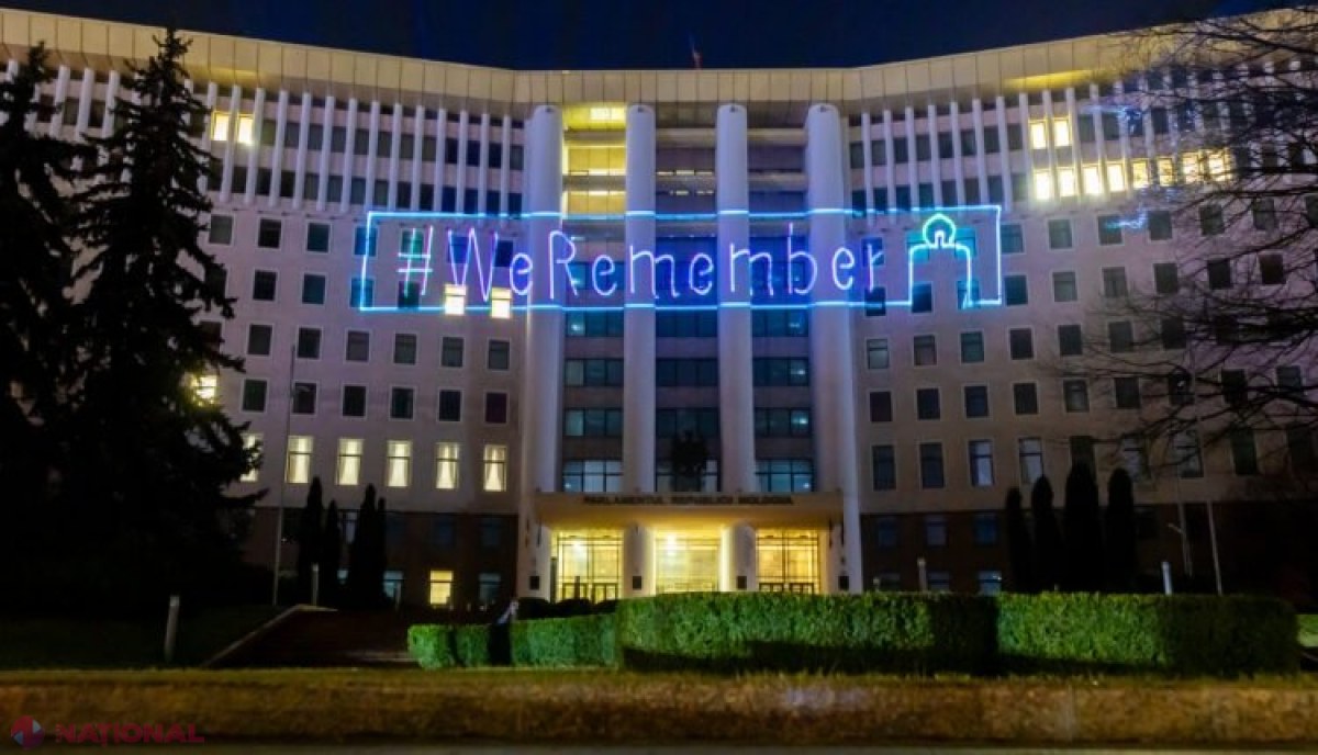 Omagiu adus victimelor și supraviețuitorilor Holocaustului: Mesajul simbolic „WeRemember”, proiectat pe clădirea Parlamentului de la Chișinău