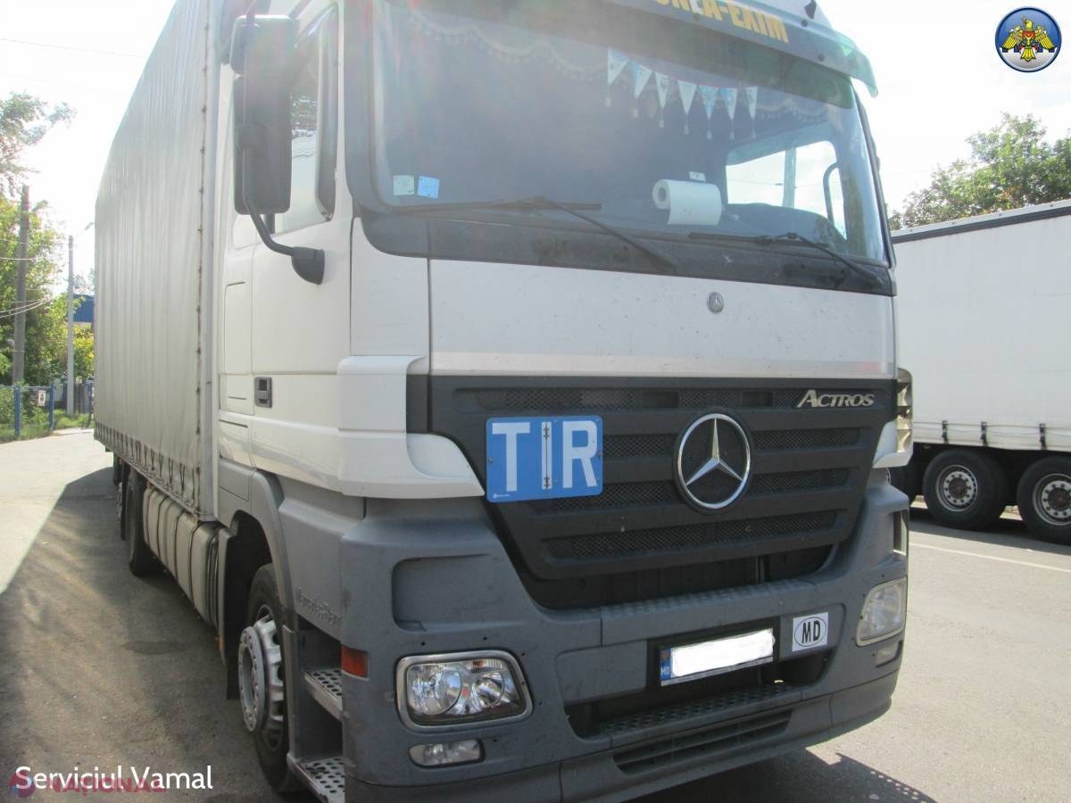 Ce obiecte interzise ASCUND șoferii la vamă?