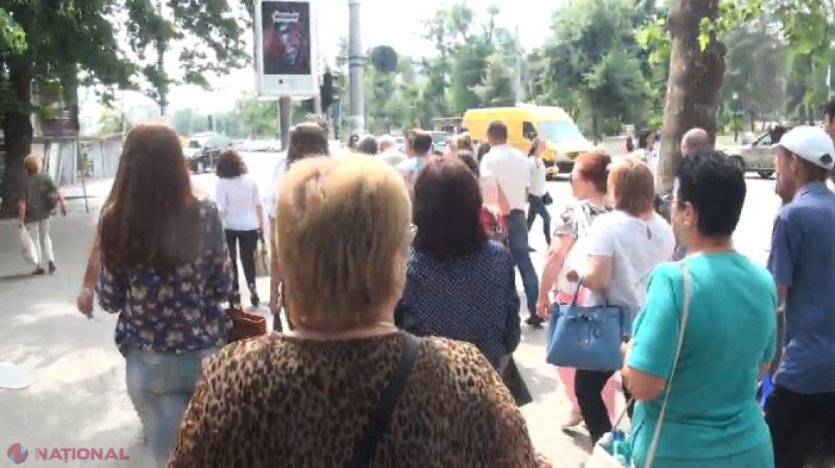 VIDEO // Mandatul lui Năstase rămâne NEVALIDAT: Protestatarii din fața Primăriei Chișinău s-au împrăștiat pe la casele lor