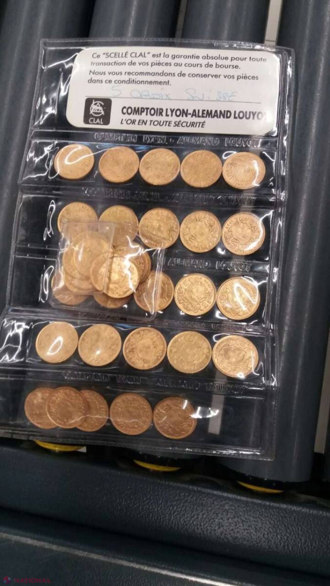 Monede vechi de peste 150 de ani, reținute la Aeroport: Un cetățean francez le aducea în R. Moldova