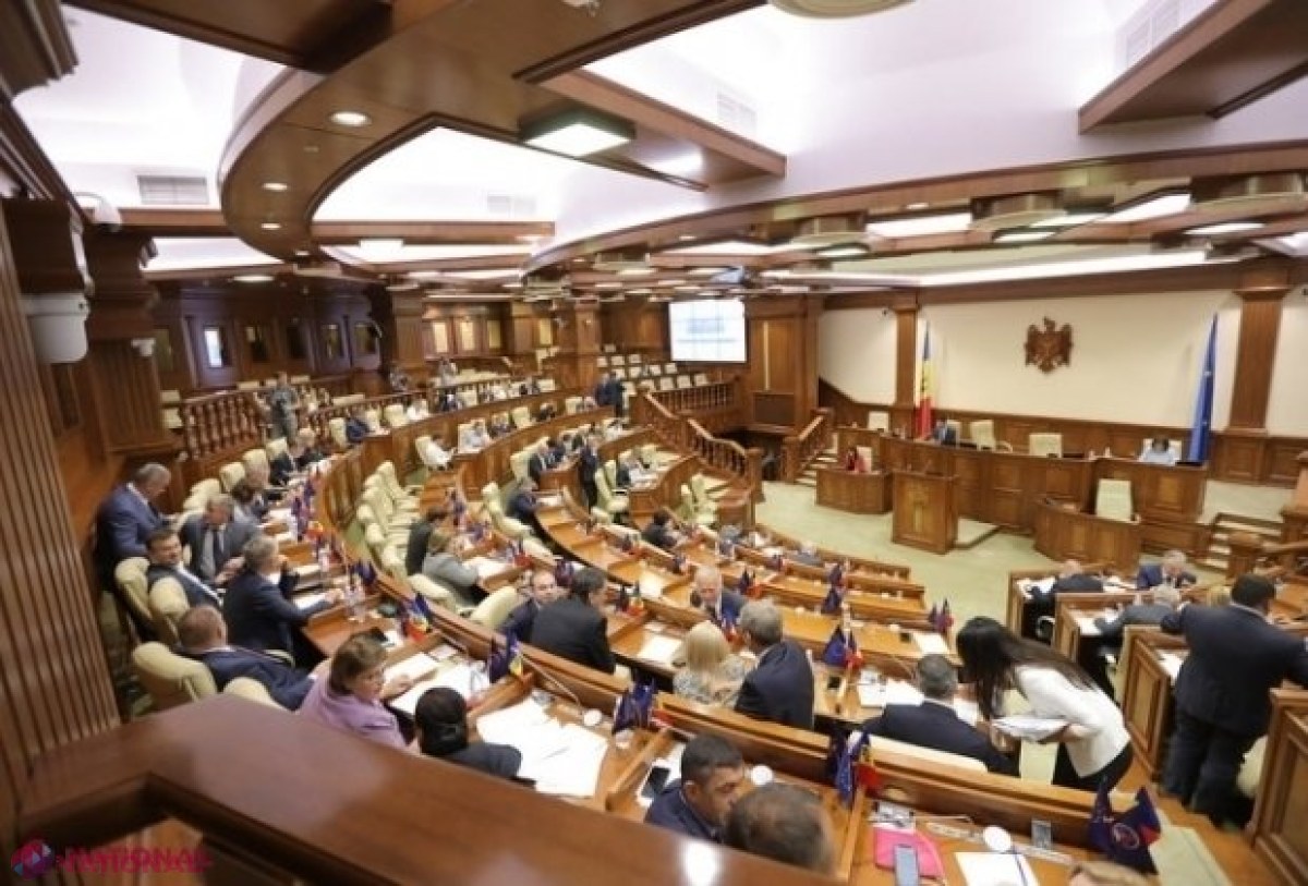 LIVE VIDEO // Parlamentul ar putea da verdictul: Aeroportul și „Air Moldova”, cedate ILEGAL de către stat?