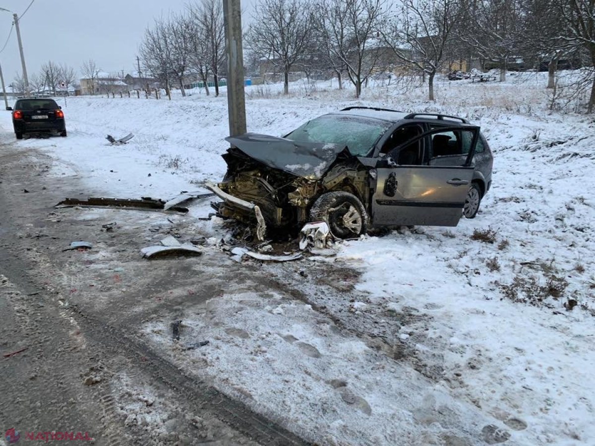 FOTO // Un inspector de patrulare a provocat un accident la Peresecina: Două persoane au ajuns la spital