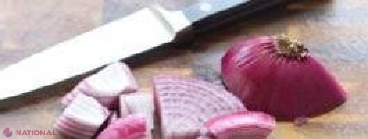 Cum să tai CEAPA fără să lăcrimezi! Șapte metode care dau rezultate