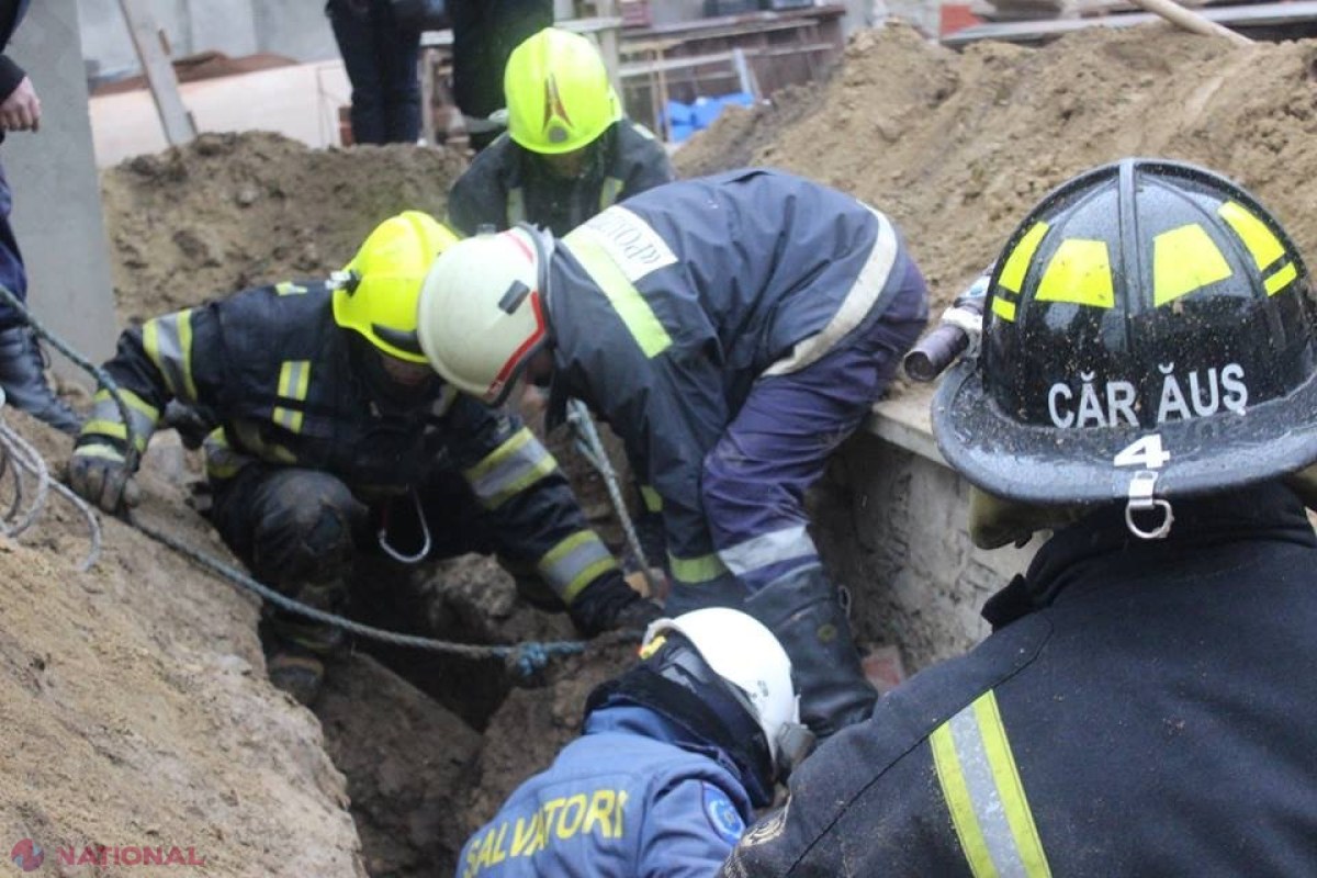 VIDEO // Mal de pământ, căzut peste un muncitor în timp ce săpa un șanț în Chișinău: Nico șansă să rămână în viață