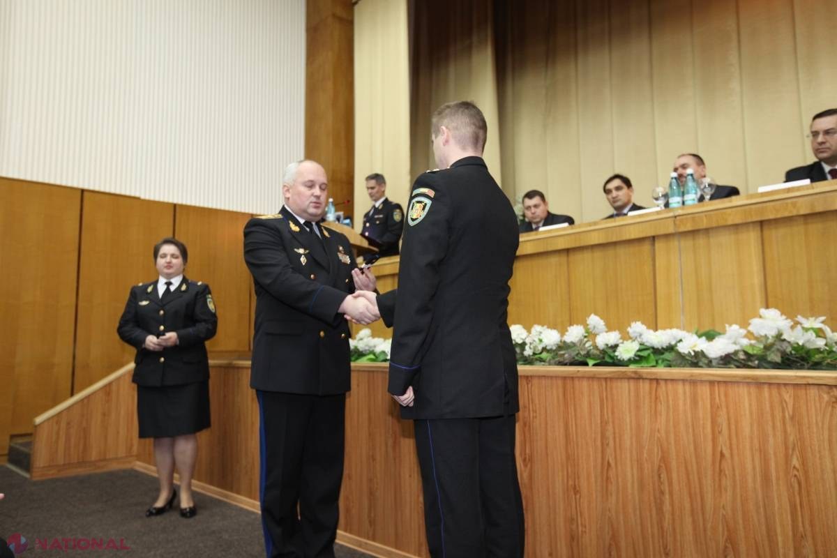 Acești angajați vor avea UNIFORME NOI. Trec de la negru la culoarea albastră