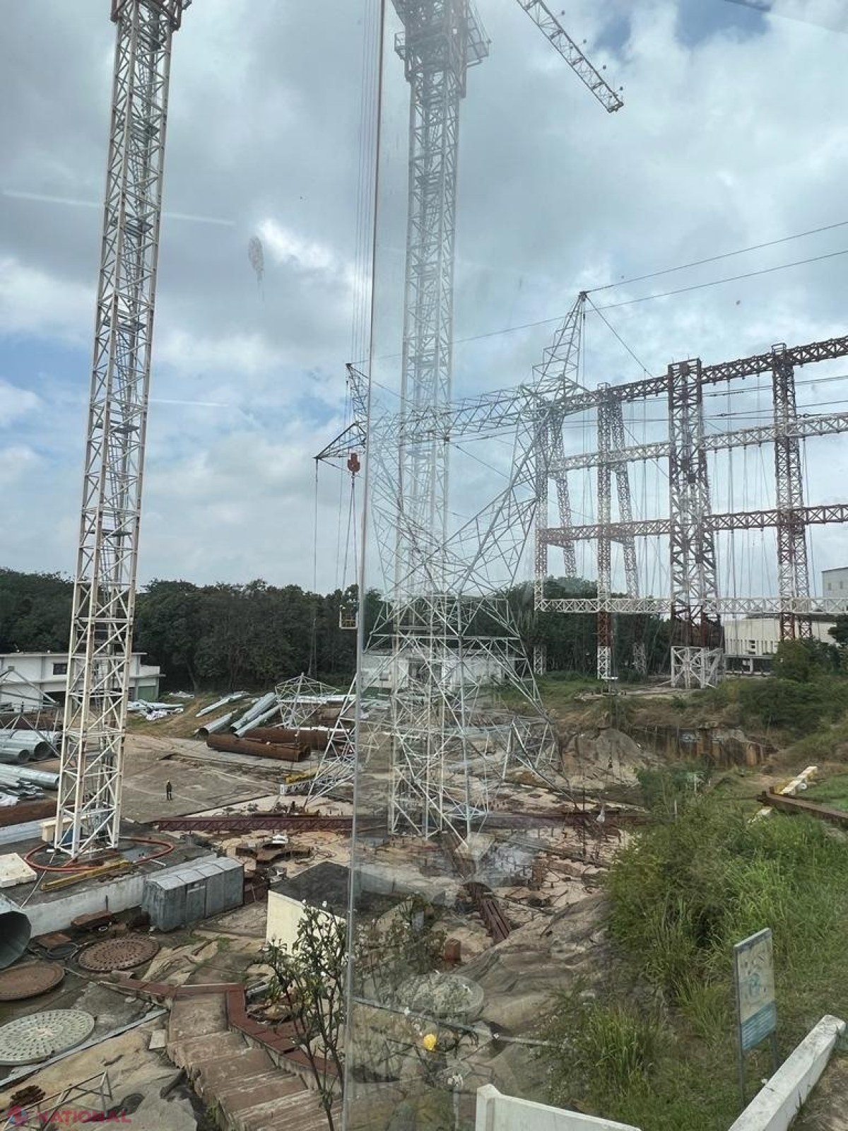 FOTO // R. Moldova mai face un pas spre DIVERSIFICAREA resurselor energetice. Inginerii din India au TESTAT cu succes încă un tip de piloni folosiți la construcția liniei electrice aeriene 400 kV Vulcănești-Chișinău