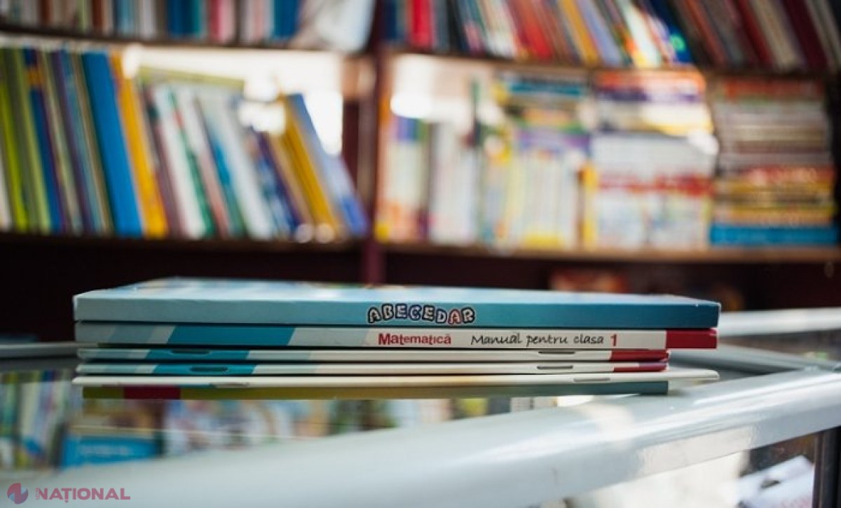 Cu manuale vechi sau deloc: Peste 80 de titluri de manuale școlare urmează a fi editate abia în anii 2024 și 2025 