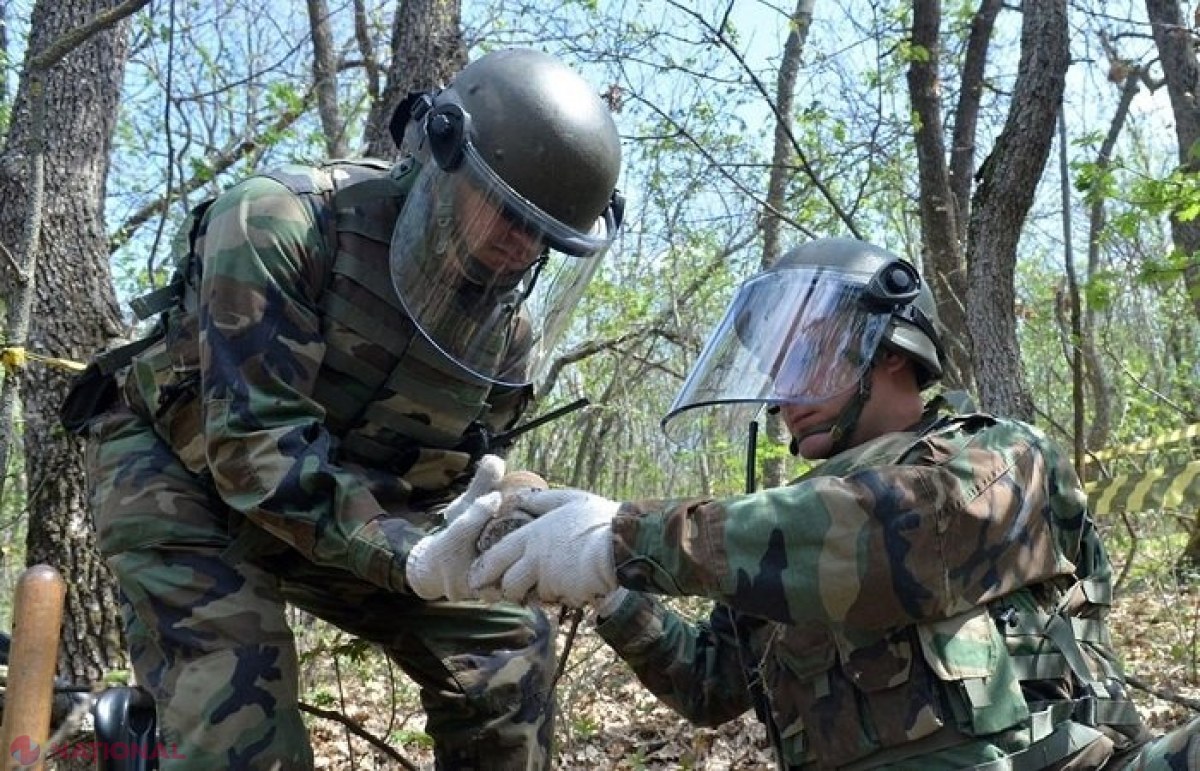 Geniștii Armatei Naționale au găsit încă 34 de BOMBE în satul unde doi copii au explodat un proiectil și au ajuns în stare gravă la spital