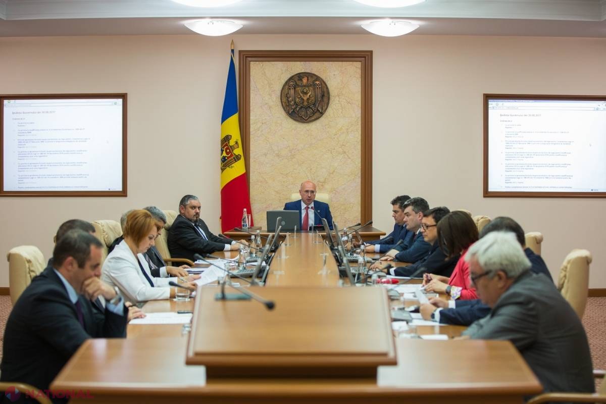 DOC // Câți angajați rămân în cele nouă ministere: Cei mai mulți - la Finanțe, cei mai puțini - la Apărare