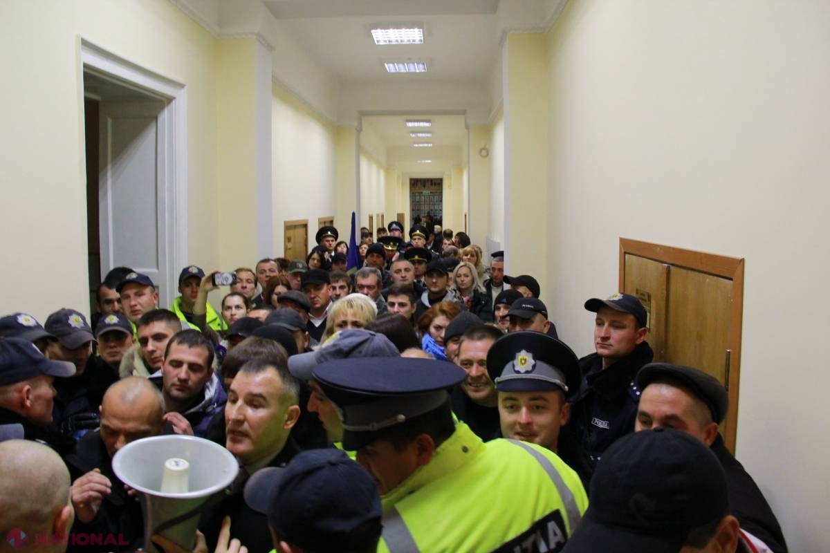 Veteranii care au ocupat sediul Primăriei, dați pe mâna procurorilor: „Nu ne sperie. Nu plecăm!”