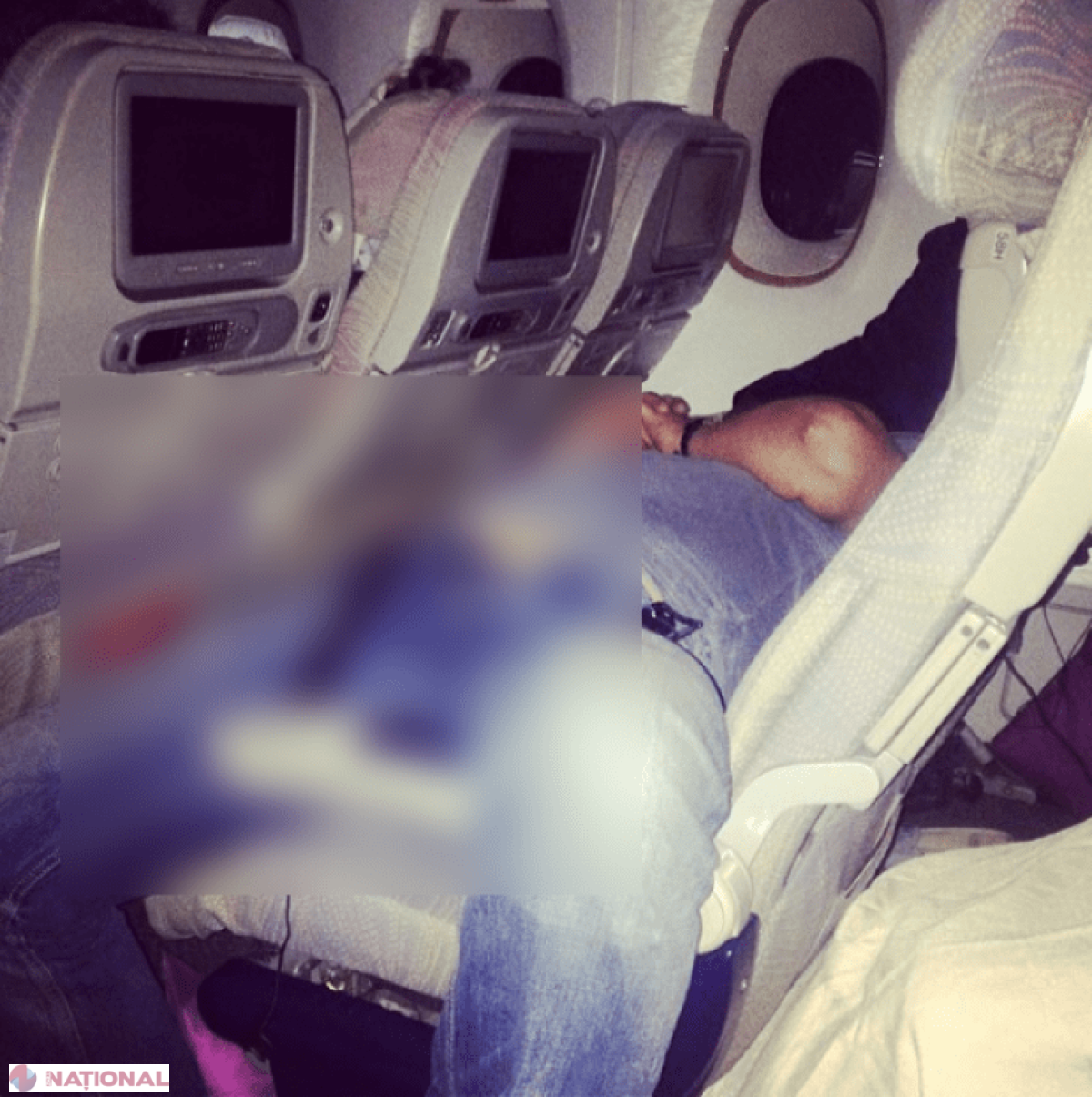 INDECENT // A băut TREI sticluțe de whisky în avion şi s-a îmbătat. Ce a făcut pasagerul…