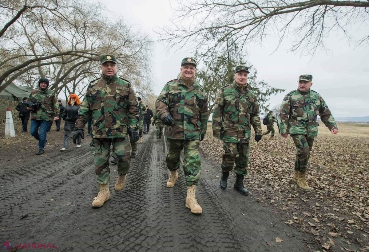 FOTO // Dodon, de la soldat, la comandant: Președintele a primit o UNIFORMĂ personalizată și bocanci americani