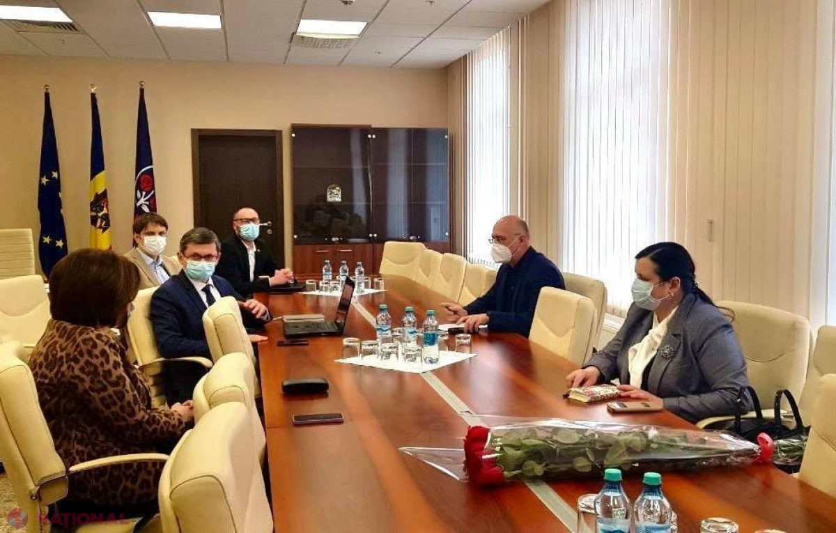 FOTO // Premierul desemnat merge la discuțiile cu fracțiunile parlamentare cu doi posibili MINIȘTRI. Cine sunt aceștia? „Domnul Grosu ne-a spus că vrea să fie VOTAT”
