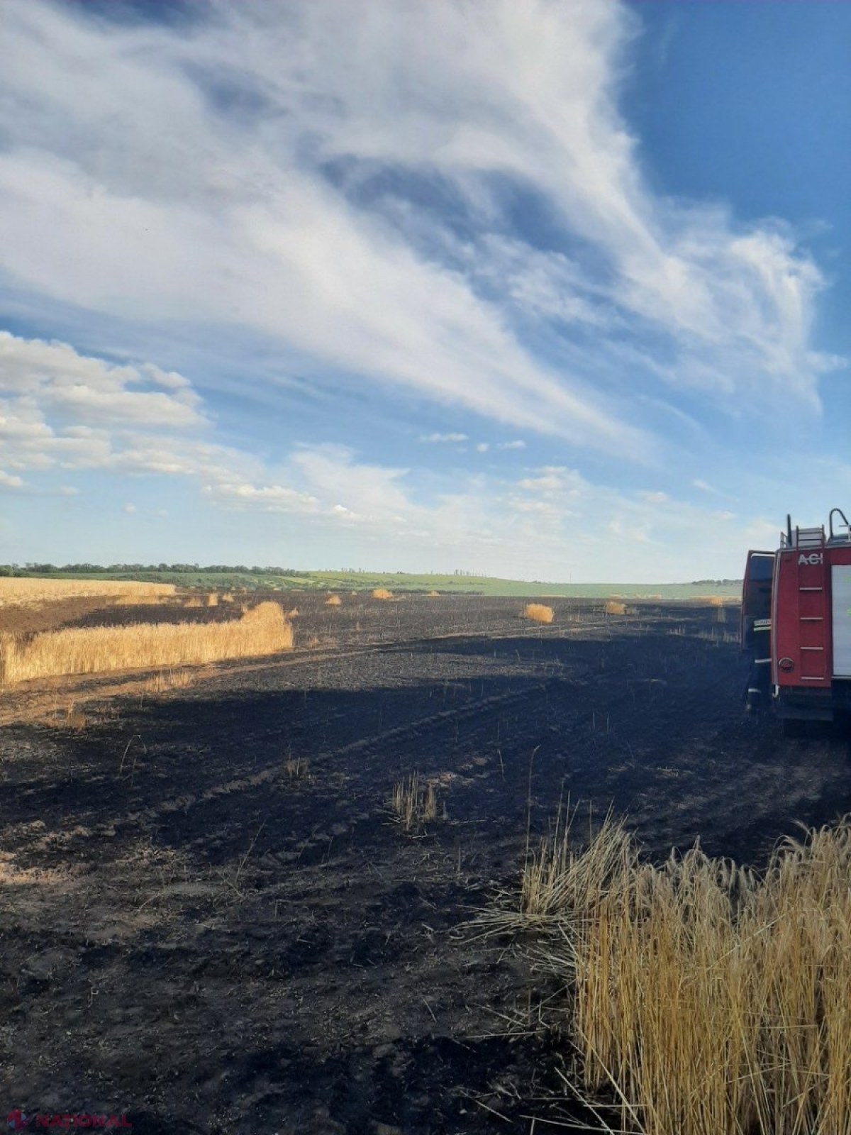 INCENDIU // ZECI de hectare cu grâu și orz, nimicite în raionul Anenii Noi: Lupta cu flăcările a durat peste cinci ore