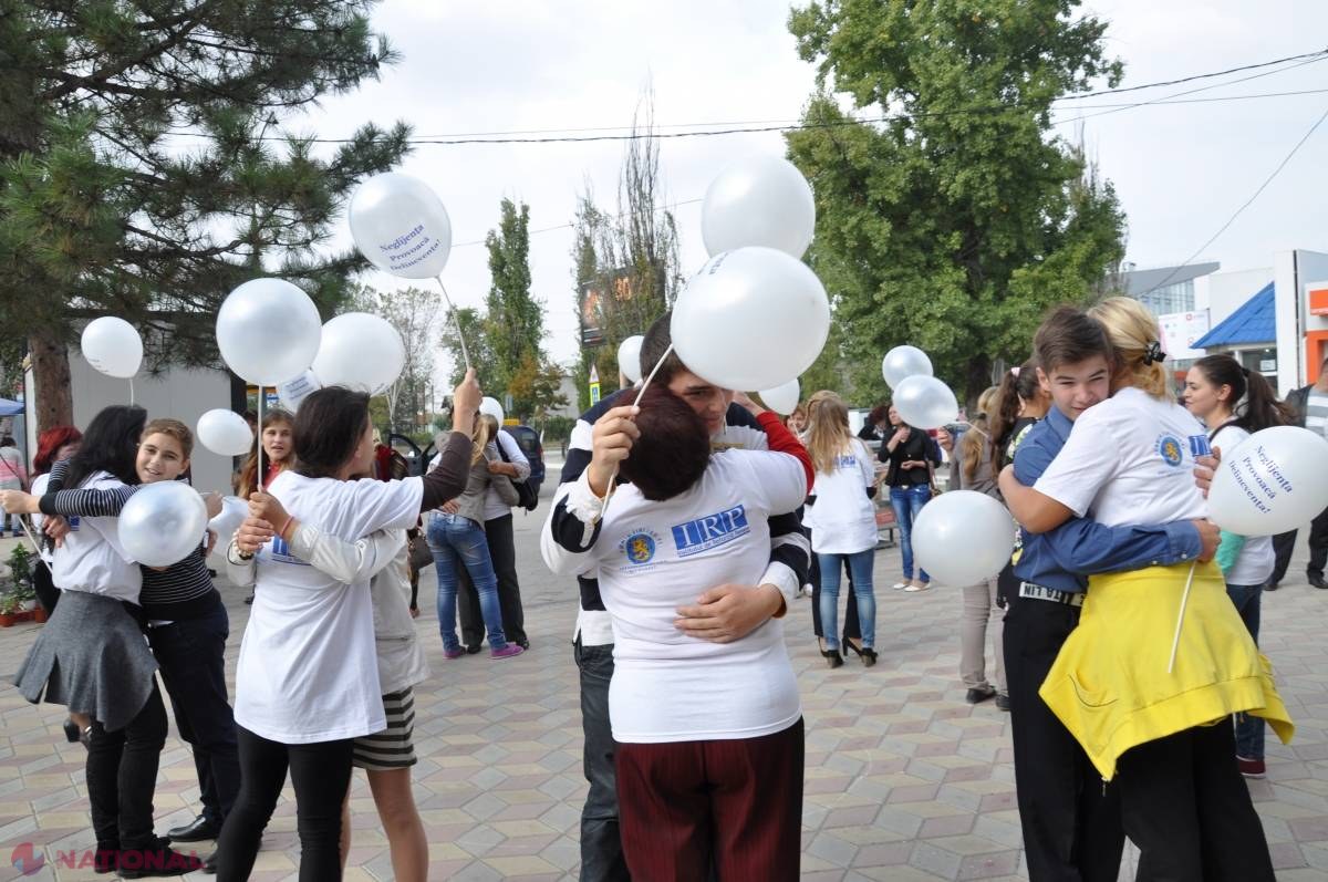 Flashmob inedit la Căușeni cu participarea profesorilor și polițiștilor