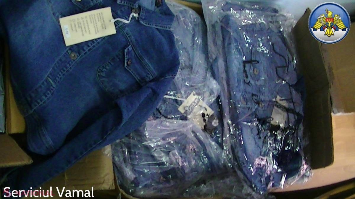 Jachetele din denim ajung ILEGAL pe piața autohtonă