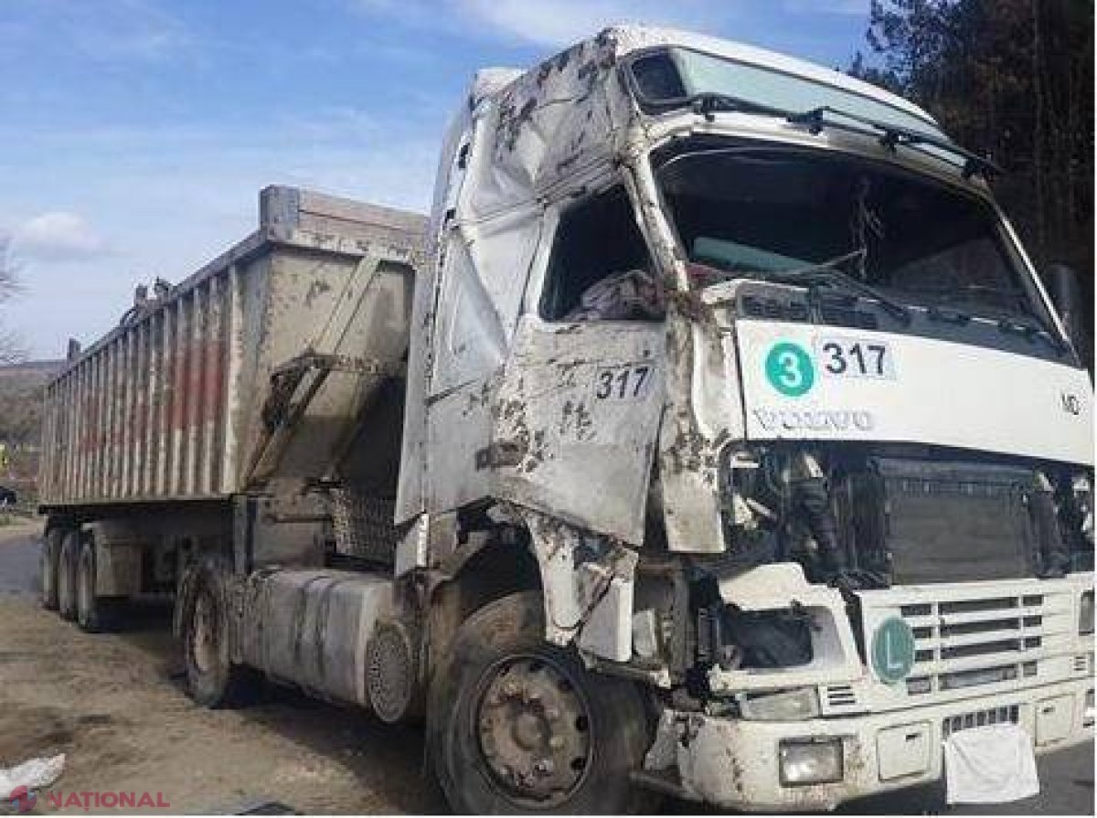 ACCIDENT la Hânceşti. Un autocamion încărcat cu GRÂU s-a răsturnat