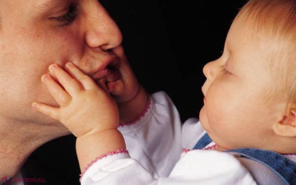Tații din R. Moldova vor avea dreptul la concediu paternal de DOUĂ săptămâni