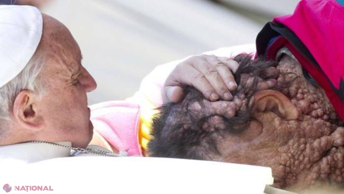 Fotografia care a ÎNDUIOȘAT planeta. Ce a făcut Papa Francisc
