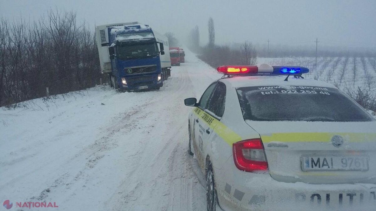 FOTO // Angajații Inspectoratului Național de Patrulare, implicați în fluidizarea traficului rutier. Cum se circulă în Chișinău și pe drumurile din republică