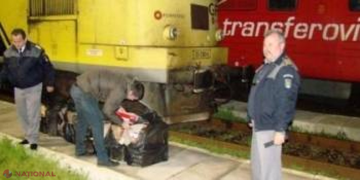 Contrabandă cu țigări în trenul Chișinău-București. Doi controlori de tren, reținuți în România