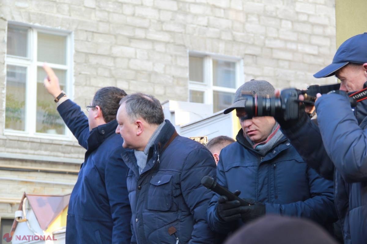 LIVE VIDEO, TEXT // Protestatarii merg la PENITENCIARUL nr. 13