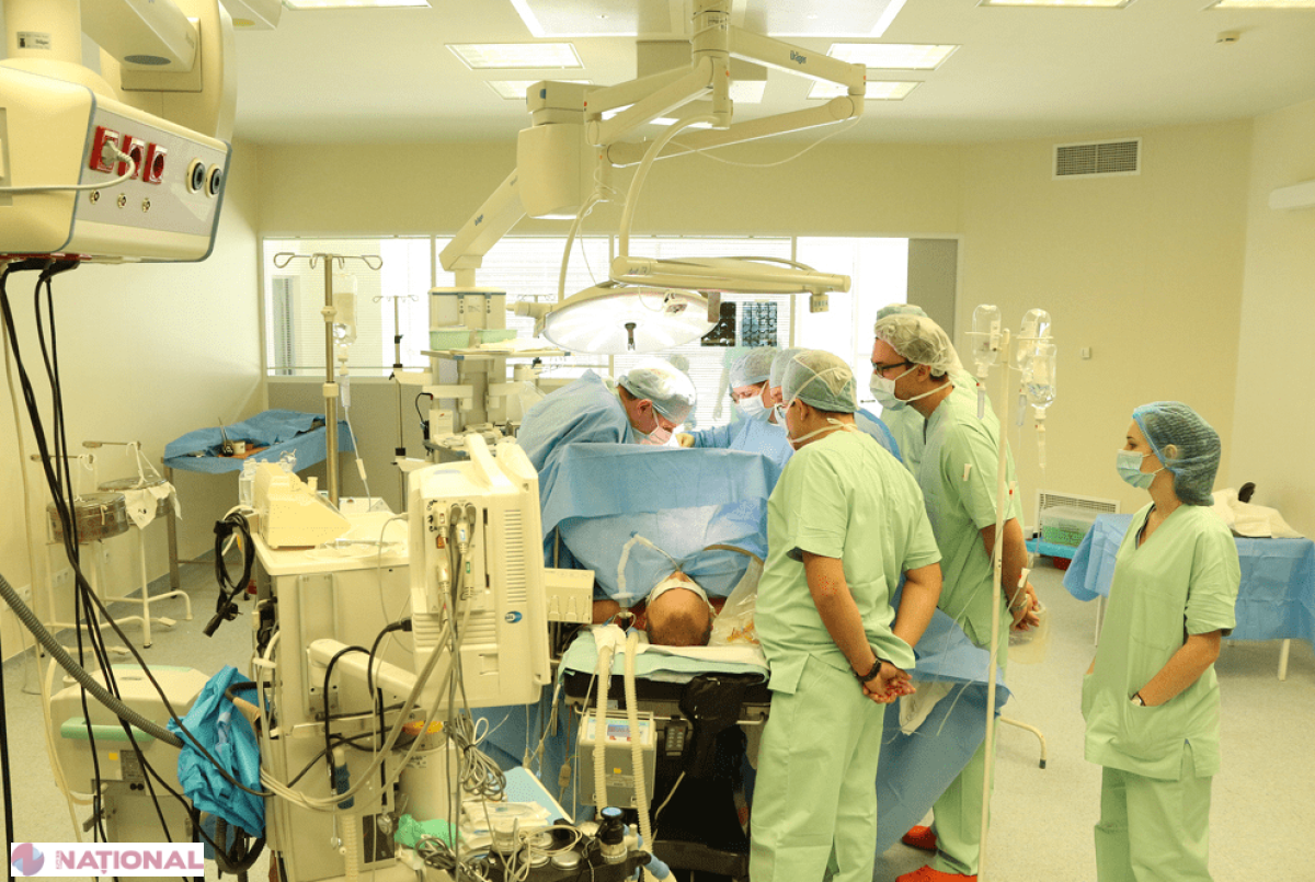 Al 40-lea TRANSPLANT de ficat, realizat în R. Moldova, asistat de medici din România: Un bărbat i-a donat fratelui său mai mic o parte din acest organ și i-a SALVAT viața