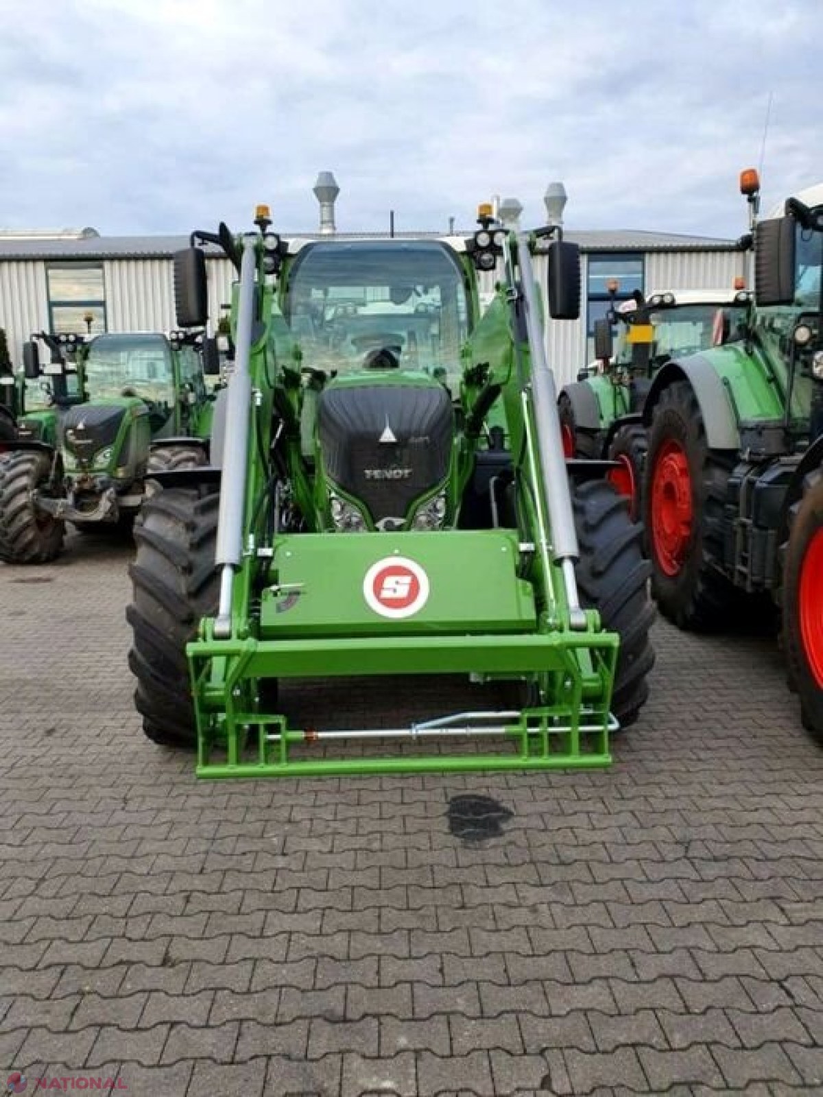 FOTO // Cel mai scump TRACTOR SECOND HAND din lume. Detaliul care îl face să concureze cu un SUPERCAR