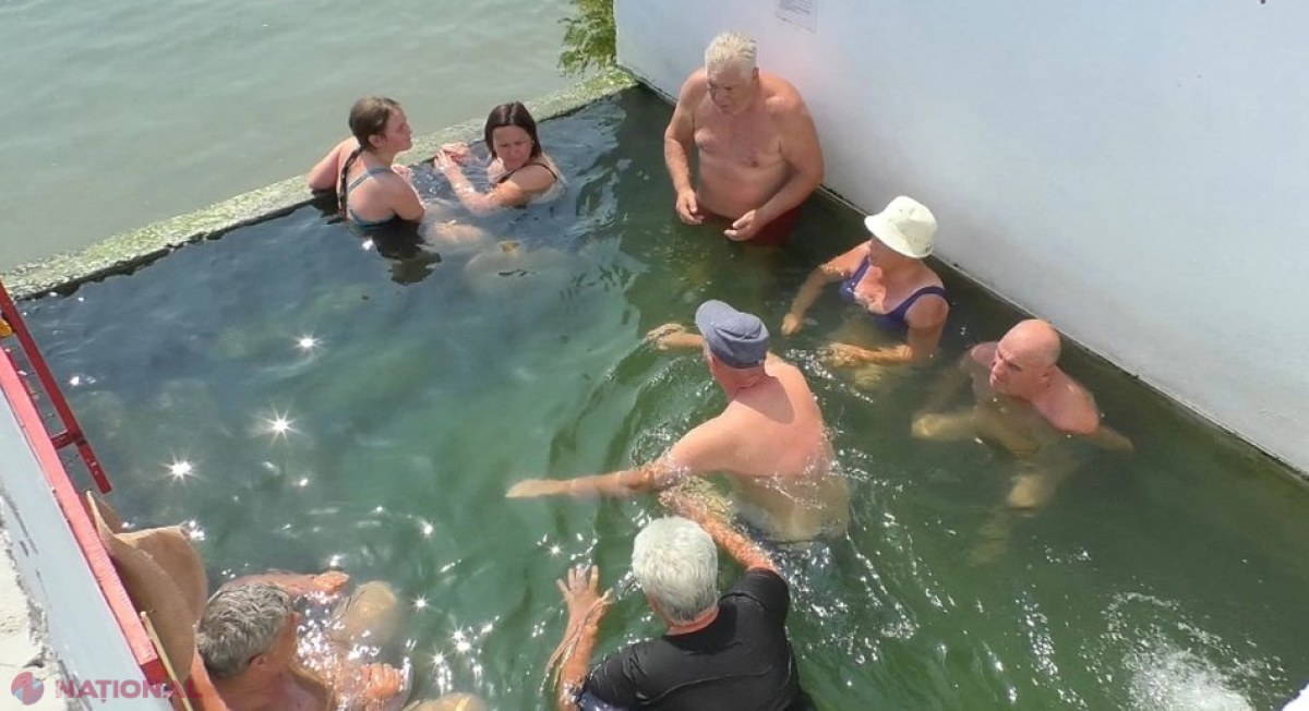 Comoara terapeutică a României, locul unde oamenii vin cu miile. Apa „puturoasă” care face minuni