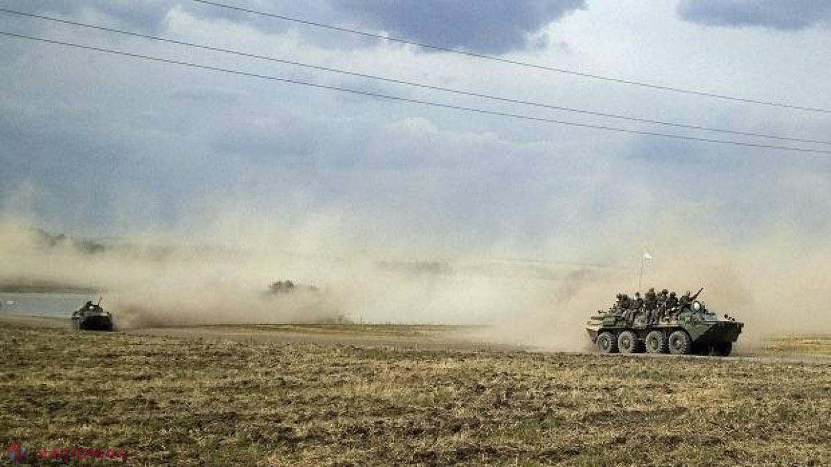 ALERTĂ în Ucraina // Rușii au amenajat un lagăr cu sute de militari la granița Crimeii și au adus tehnică grea