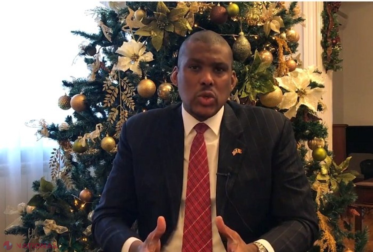 VIDEO // Ambasadorul SUA, un nou mesaj în limba română, adresat cetățenilor R. Moldova: „Ne rugăm Domnului pentru sănătate, pace și prosperitatea familiilor voastre. La anul și La mulți ani!”