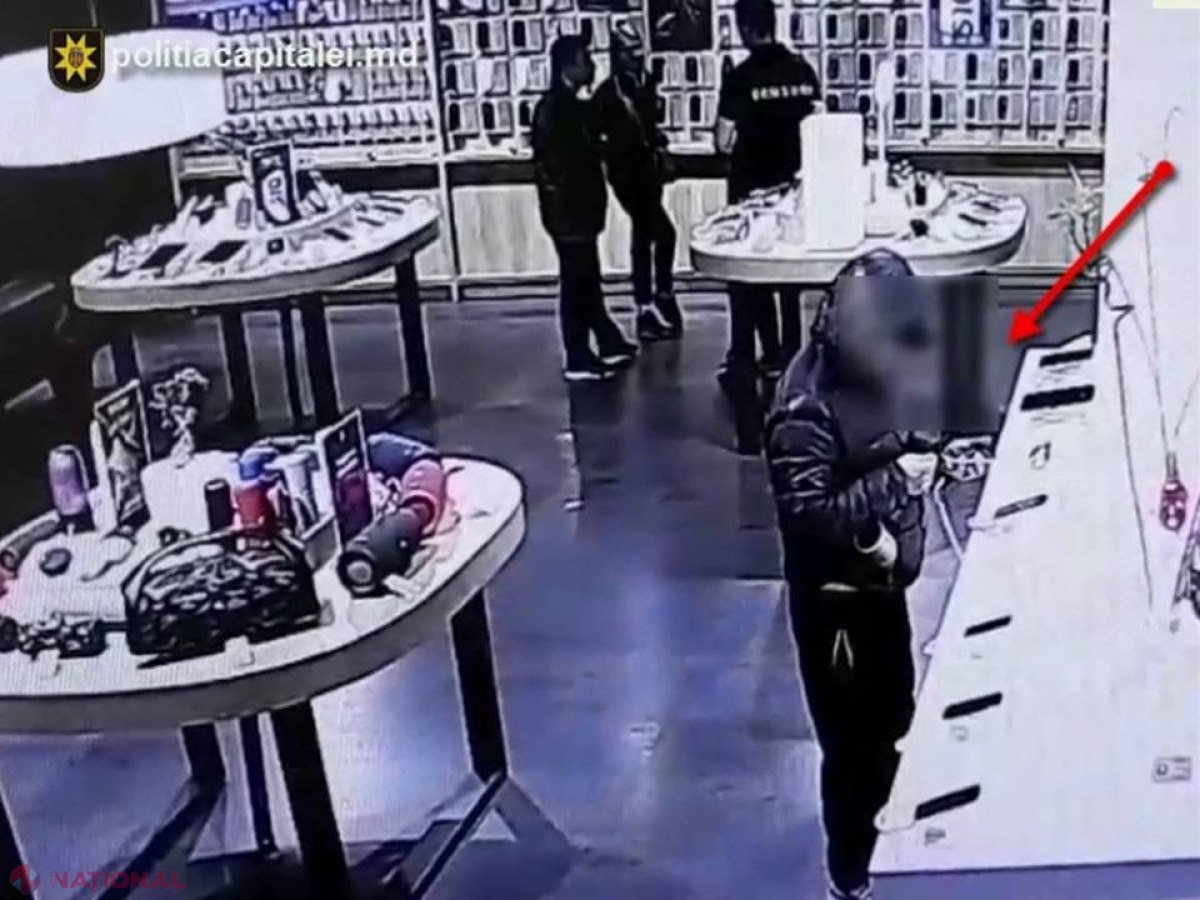 VIDEO // Momentul în care un ins FURĂ un telefon mobil dintr-un magazin specializat din Chișinău: Poliția l-a găsit după patru luni