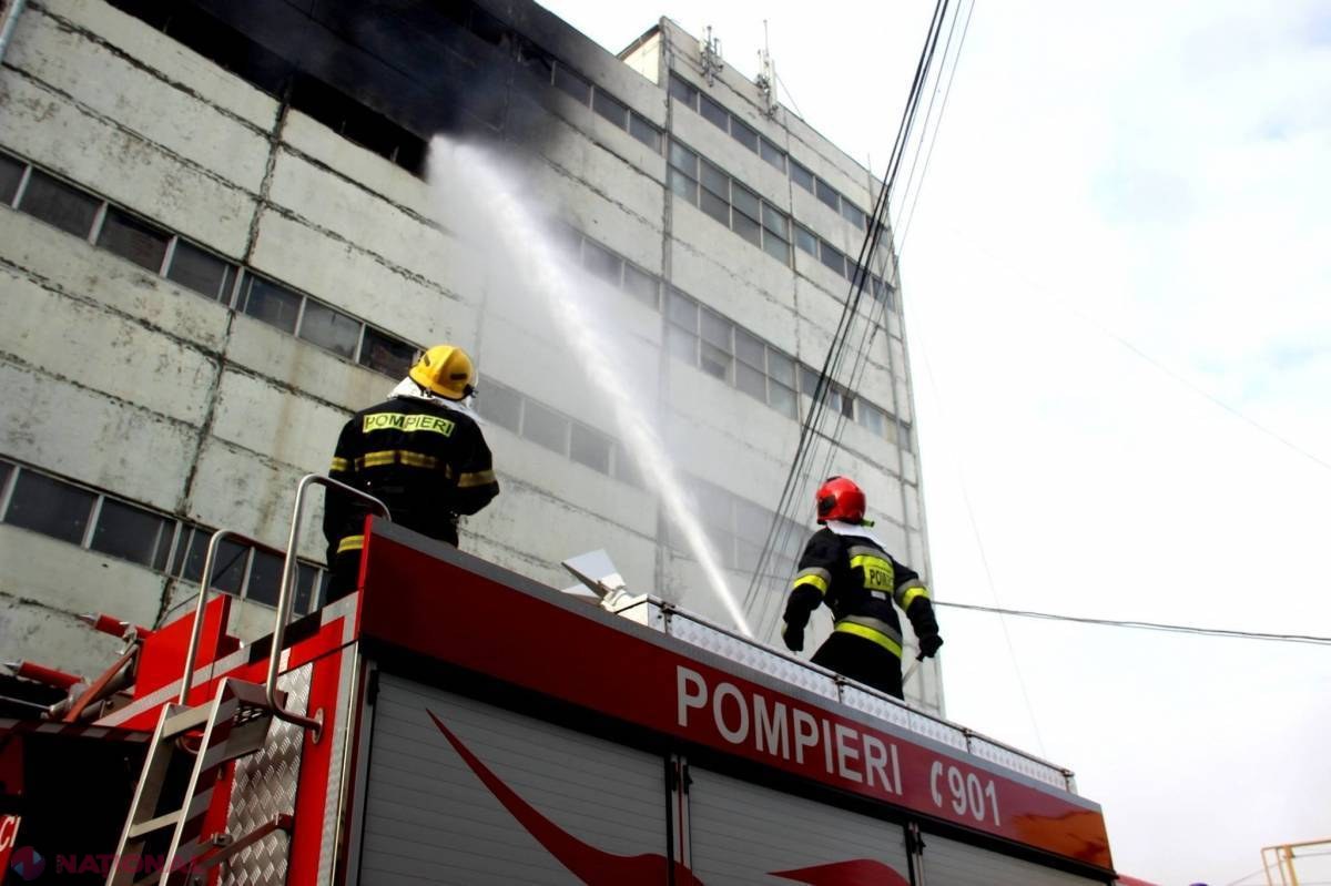 VERSIUNI // Care ar putea fi CAUZA izbucnirii incendiului devastator de la Ciocana, soldat cu moartea a două persoane, inclusiv un pompier