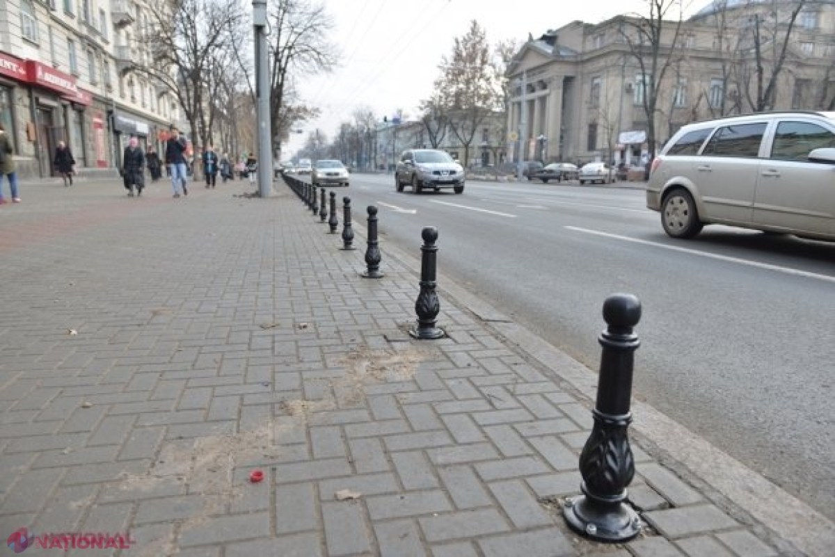 Ce crede administrația Chișinăului despre decizia de Guvern care permite parcarea mașinilor pe trotuare: Va continua montarea pilonilor, iar pe cea mai mare parte a bd. Ștefan cel Mare va fi interzisă parcarea autoturismelor 