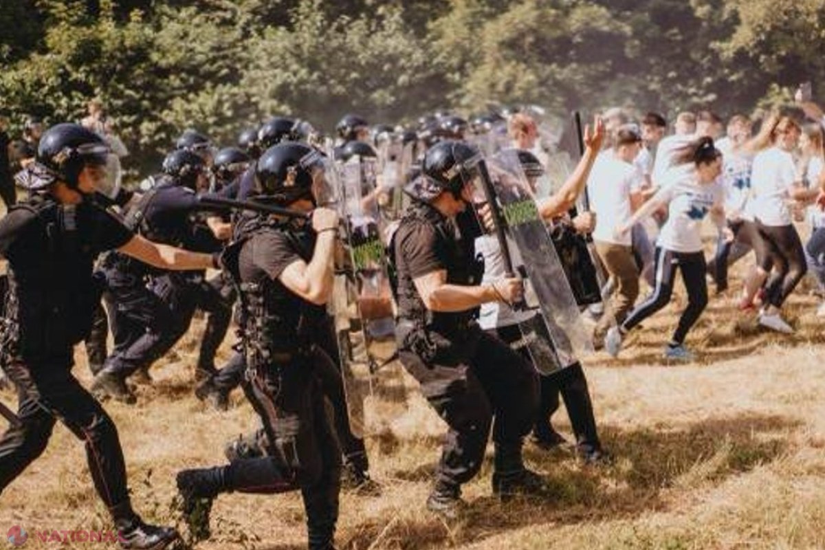 FOTO // Jandarmii din România și carabinierii din R. Moldova au exersat SCENARIUL în care are loc FORȚAREA graniței de către potențiali migranți