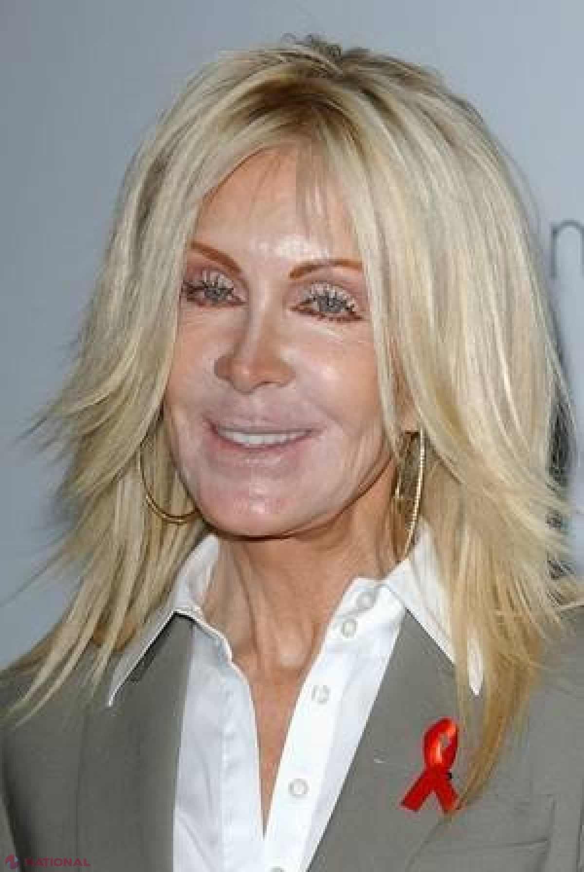 GALERIE FOTO // Cum arăta Joan Van Ark înainte de operaţiile estetice