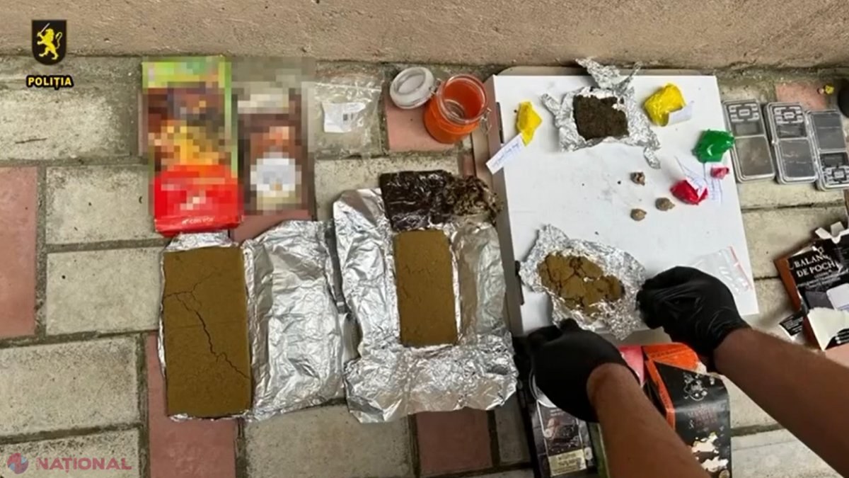 VIDEO // Un tânăr de 22 de ani păstra acasă DROGURI în valoare de peste 3,5 MILIOANE de lei. Substanțele periculoase, inclusiv HEROINĂ, erau vândute în Fălești și raioanele de nord ale R. Moldova